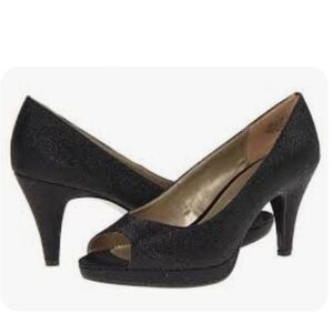 BANDOLINO MYLAH BLACK TEXTURED SHIMMER SPARKLE GLAMOUR PEEP TOE HEELS 7
